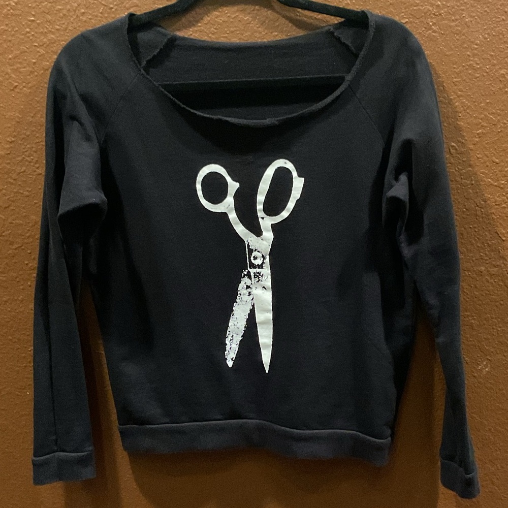 Wide collar crew neck sweatshirt with scissor graphic size small